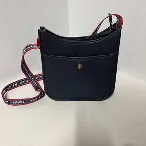Navy pebble leather Tommy Hilfiger cross body bag.